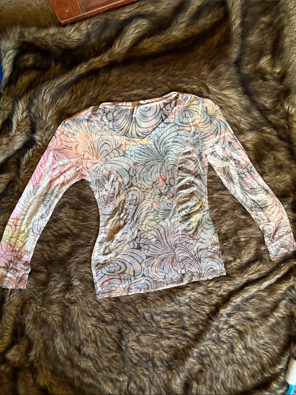 Cubism Women's Top Rhinestone Accent BOHO V-Neck Long Sleeve Pastel Swirl Small